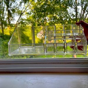 THIS IS A CLEAR MAKEUP ORGANIZER WITH 12 TINY LIPGLOSS HOLDERS AND 4 DRAWERS